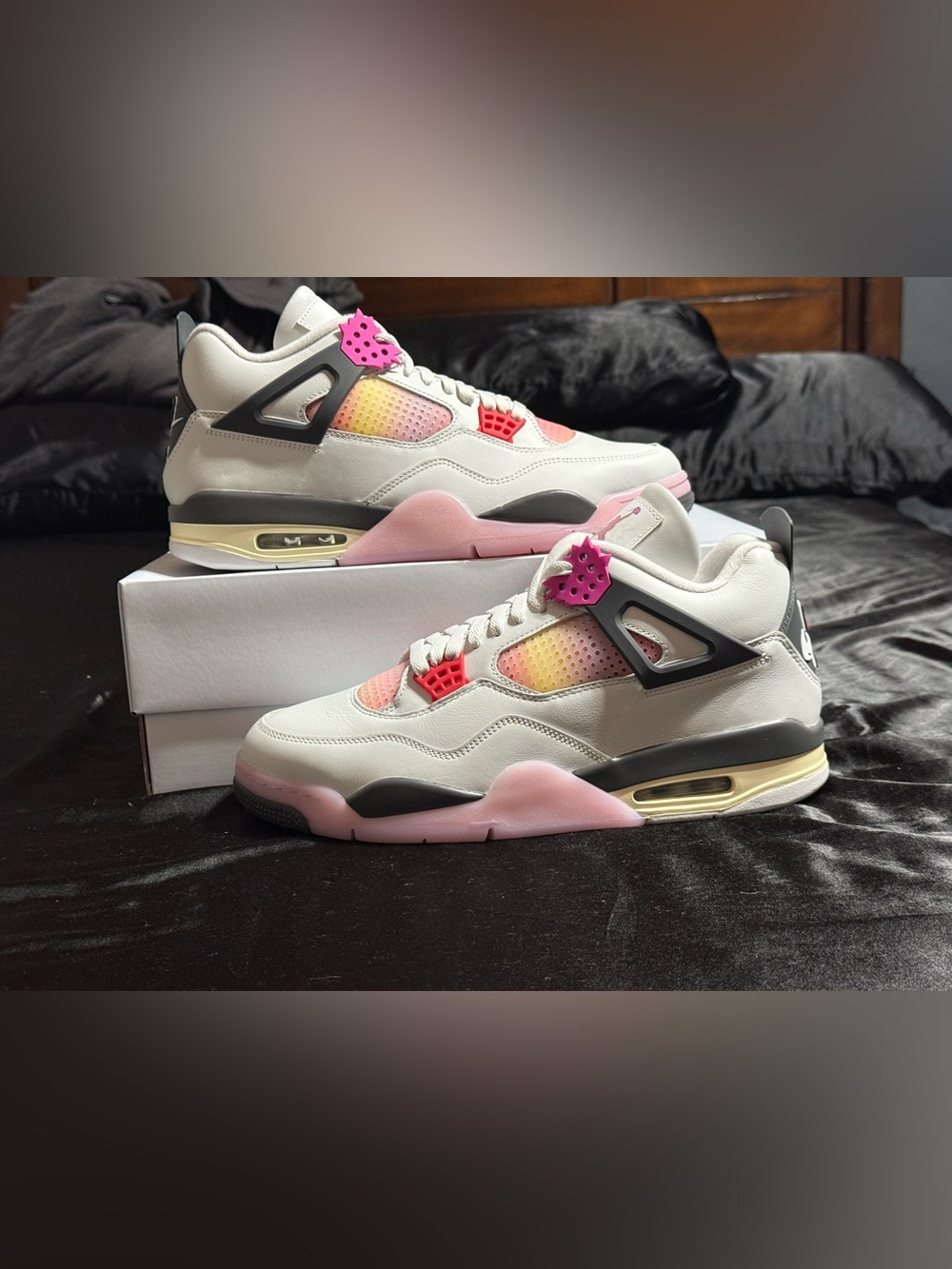 Men's Size 12.5 - Jordan 4 Retro Comic (BRAND NEW + ALL ACCESSORIES)